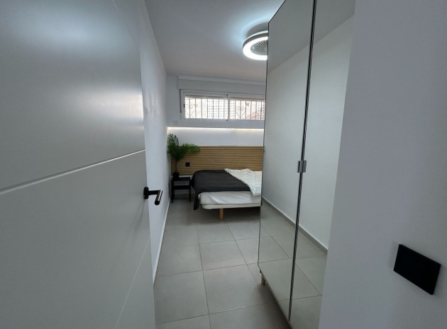 Resale - Apartment - Torrevieja - Torrevieja Centro