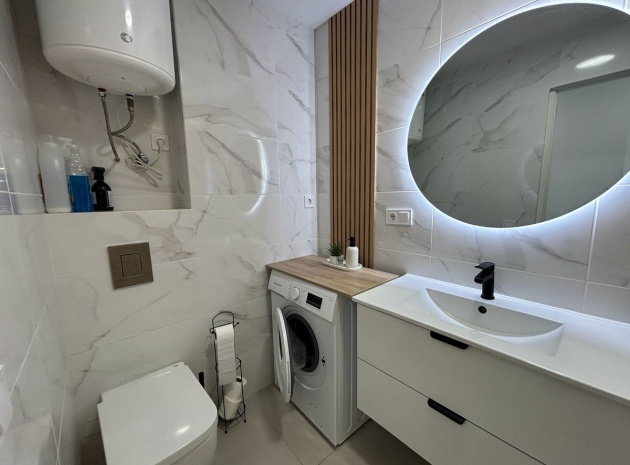 Resale - Apartment - Torrevieja - Torrevieja Centro