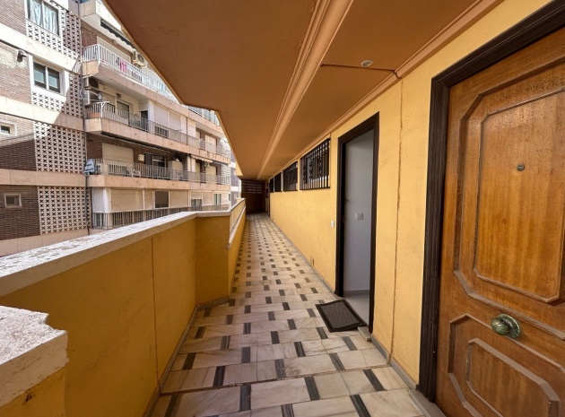 Resale - Apartment - Torrevieja - Torrevieja Centro