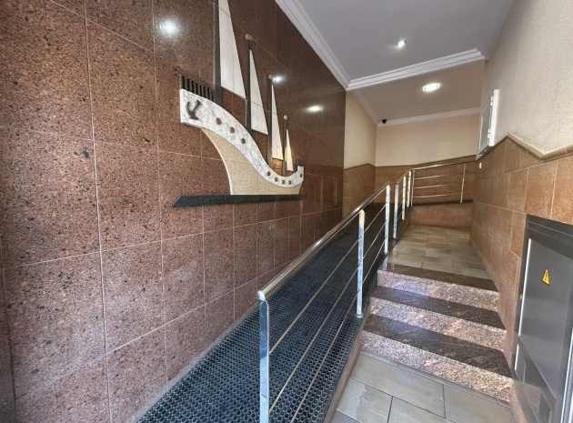 Resale - Apartment - Torrevieja - Torrevieja Centro