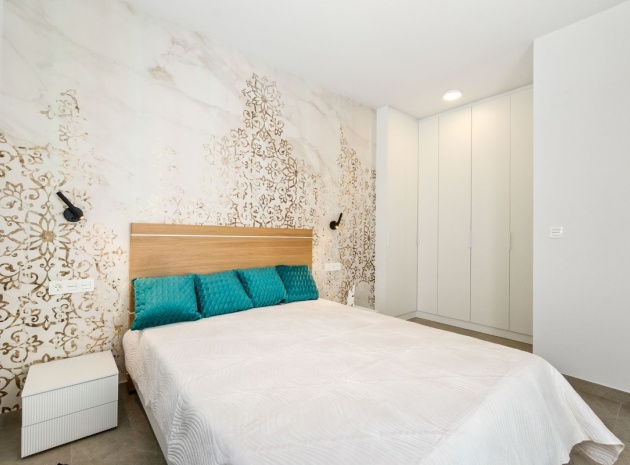 Resale - Apartment - Torrevieja - Torrevieja Centro