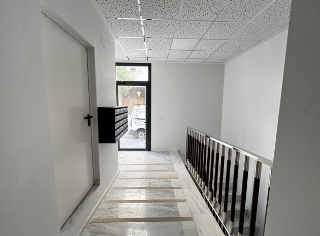 Resale - Apartment - Torrevieja - Torrevieja Centro