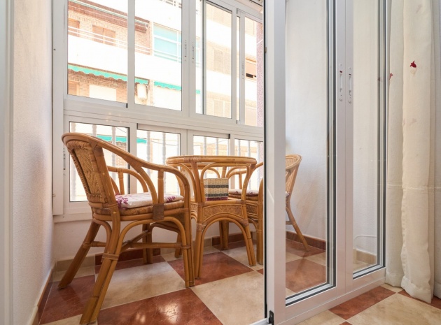 Återförsäljning - Lägenhet - Torrevieja - Torrevieja Centro