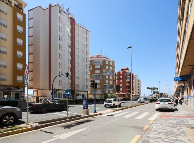 Återförsäljning - Lägenhet - Torrevieja - Torrevieja Centro
