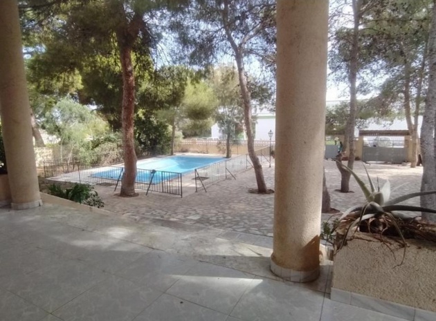 Återförsäljning - Villa - Orihuela - Los Balcones