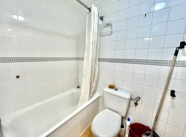 Resale - Apartment - Torrevieja - Torrevieja Centro