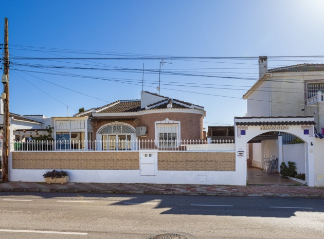 Revente - Villa - Torrevieja - Urbanización San Luis