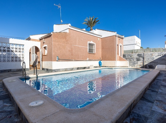 Revente - Villa - Torrevieja - Urbanización San Luis