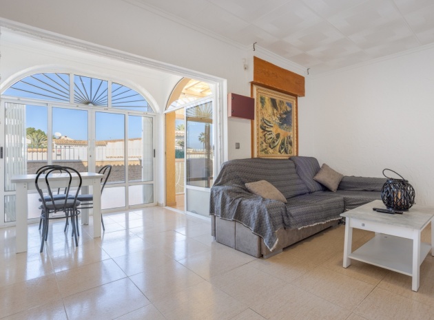 Revente - Villa - Torrevieja - Urbanización San Luis