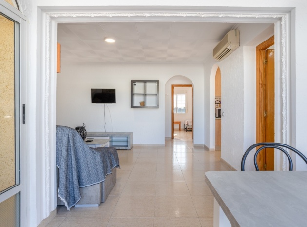Revente - Villa - Torrevieja - Urbanización San Luis