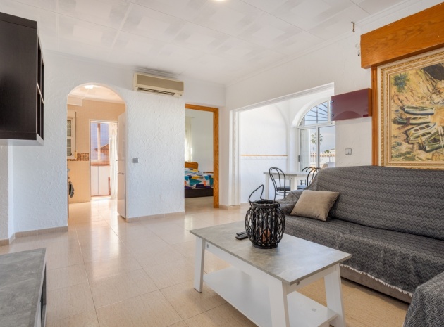 Revente - Villa - Torrevieja - Urbanización San Luis