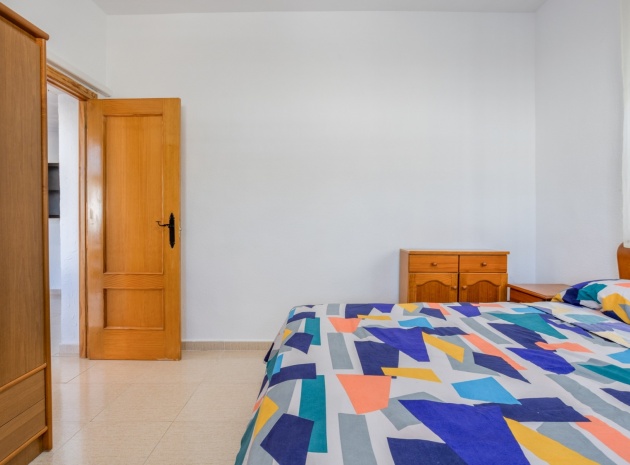 Revente - Villa - Torrevieja - Urbanización San Luis
