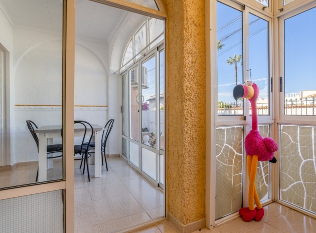 Revente - Villa - Torrevieja - Urbanización San Luis