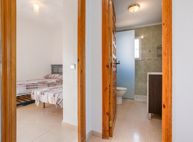 Revente - Villa - Torrevieja - Urbanización San Luis