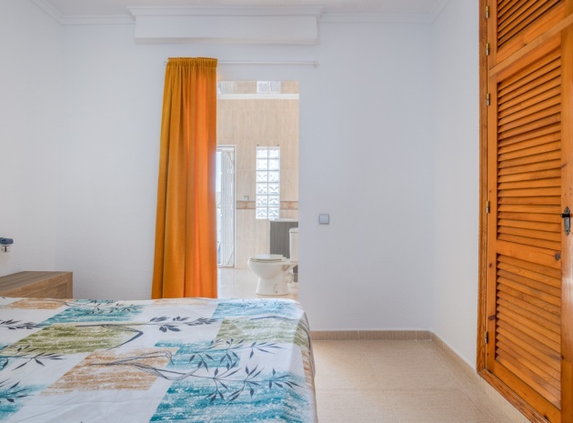 Revente - Villa - Torrevieja - Urbanización San Luis