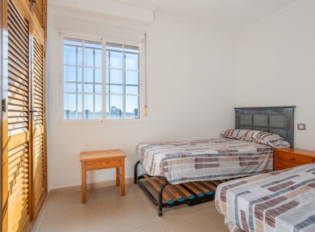 Revente - Villa - Torrevieja - Urbanización San Luis