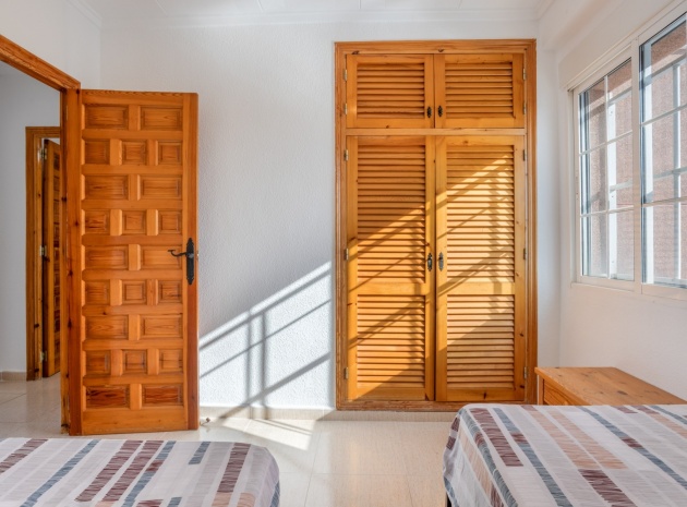 Revente - Villa - Torrevieja - Urbanización San Luis