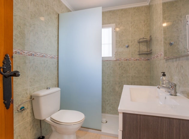 Revente - Villa - Torrevieja - Urbanización San Luis