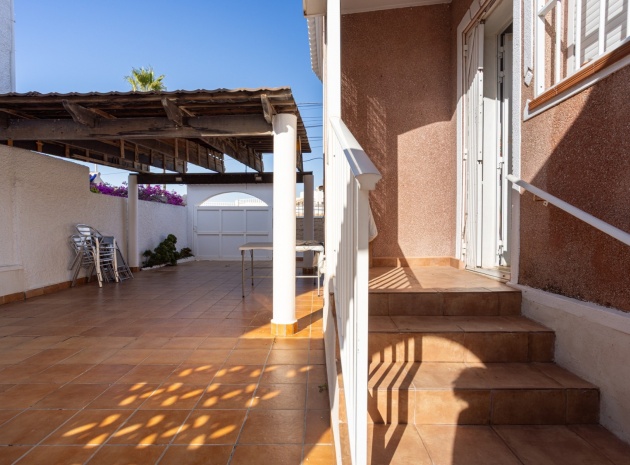 Revente - Villa - Torrevieja - Urbanización San Luis