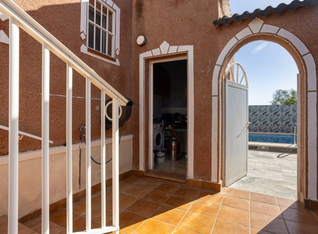 Revente - Villa - Torrevieja - Urbanización San Luis