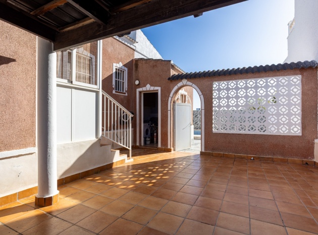 Revente - Villa - Torrevieja - Urbanización San Luis