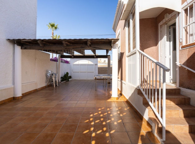 Revente - Villa - Torrevieja - Urbanización San Luis