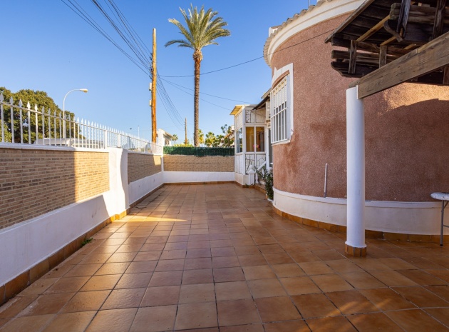 Revente - Villa - Torrevieja - Urbanización San Luis