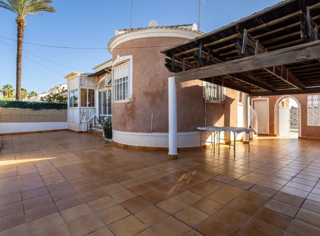 Revente - Villa - Torrevieja - Urbanización San Luis
