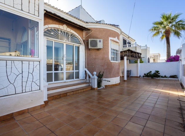 Revente - Villa - Torrevieja - Urbanización San Luis