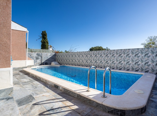 Revente - Villa - Torrevieja - Urbanización San Luis