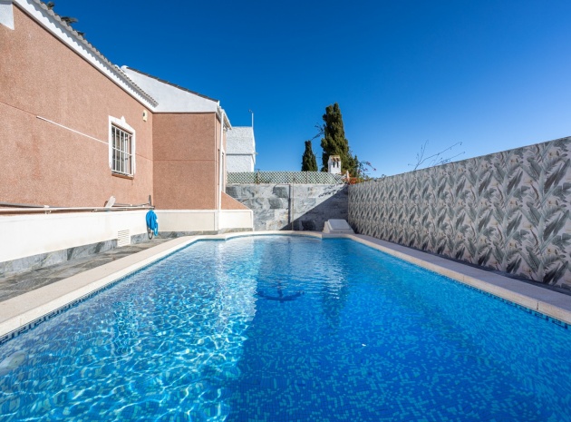 Revente - Villa - Torrevieja - Urbanización San Luis