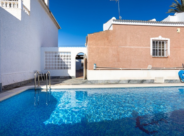 Revente - Villa - Torrevieja - Urbanización San Luis