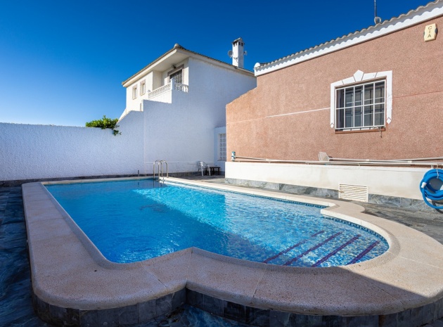 Revente - Villa - Torrevieja - Urbanización San Luis