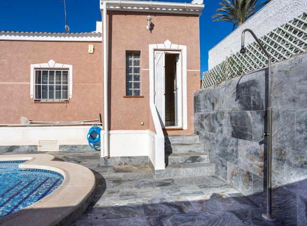 Revente - Villa - Torrevieja - Urbanización San Luis