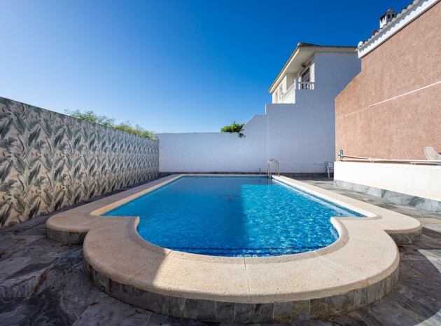 Revente - Villa - Torrevieja - Urbanización San Luis