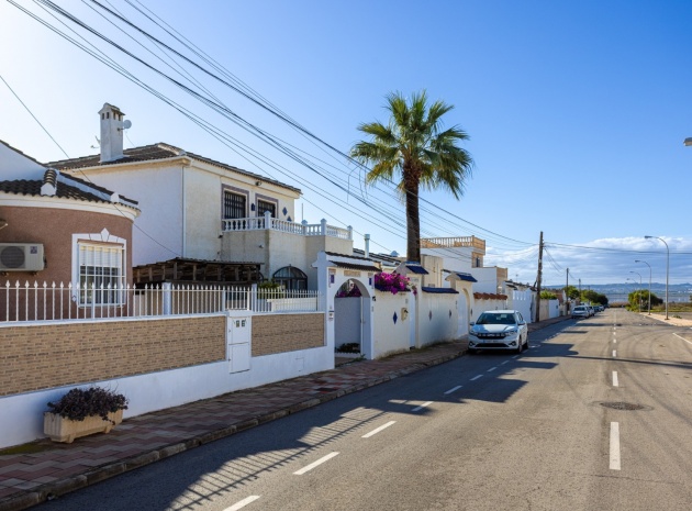 Revente - Villa - Torrevieja - Urbanización San Luis