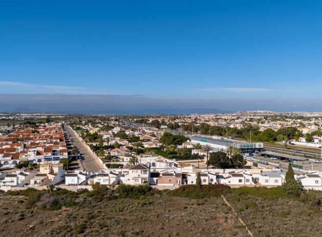 Revente - Villa - Torrevieja - Urbanización San Luis