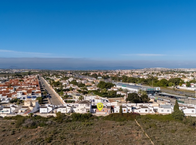 Revente - Villa - Torrevieja - Urbanización San Luis