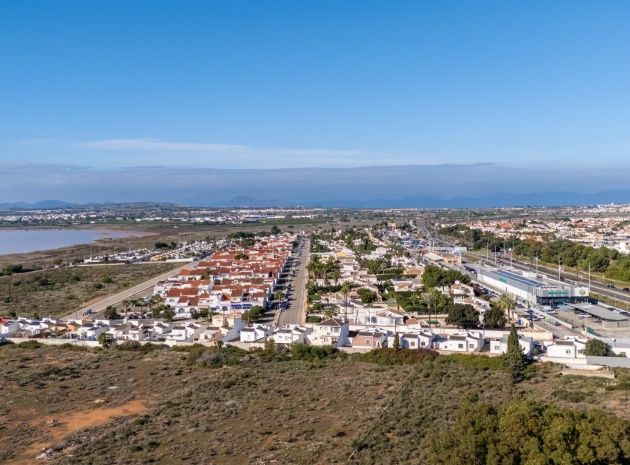 Revente - Villa - Torrevieja - Urbanización San Luis