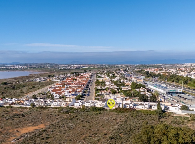 Revente - Villa - Torrevieja - Urbanización San Luis