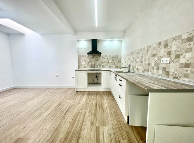 Resale - Townhouse - Daya Vieja