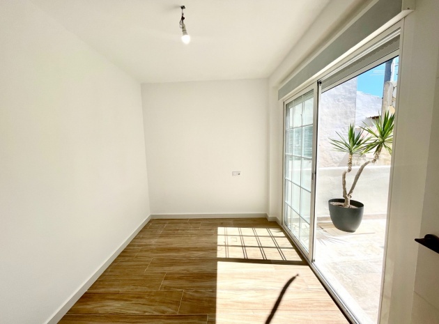 Resale - Townhouse - Daya Vieja