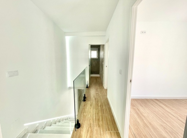Resale - Townhouse - Daya Vieja