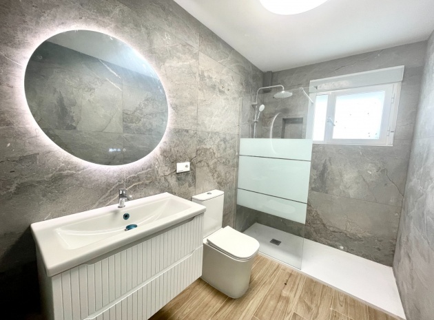 Resale - Townhouse - Daya Vieja
