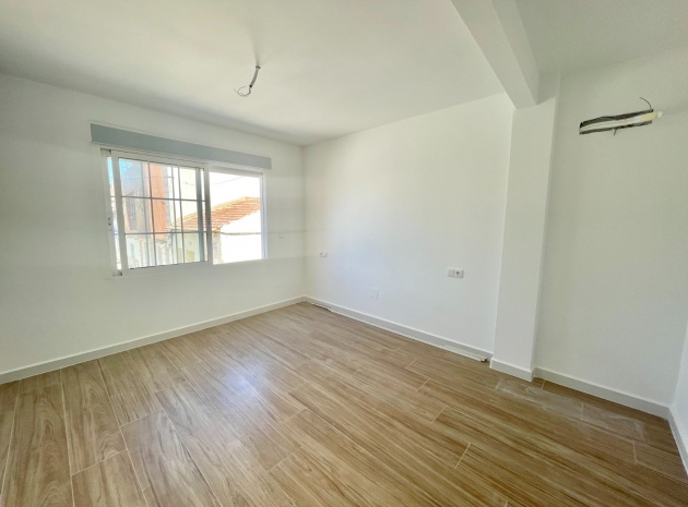 Resale - Townhouse - Daya Vieja
