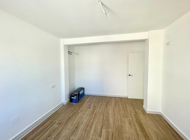 Resale - Townhouse - Daya Vieja