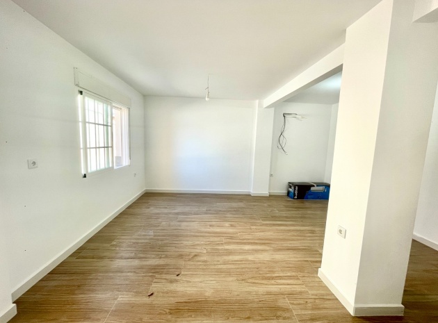 Resale - Townhouse - Daya Vieja
