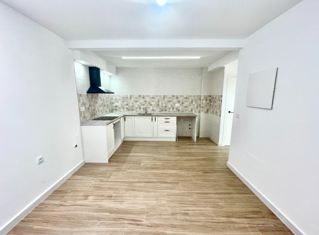 Resale - Townhouse - Daya Vieja
