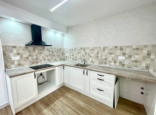 Resale - Townhouse - Daya Vieja