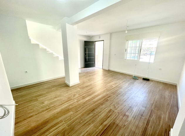 Resale - Townhouse - Daya Vieja